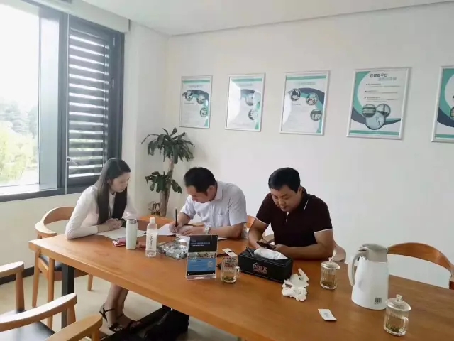熱烈祝賀姜總、胡總簽約創綠家河南省市級代理！