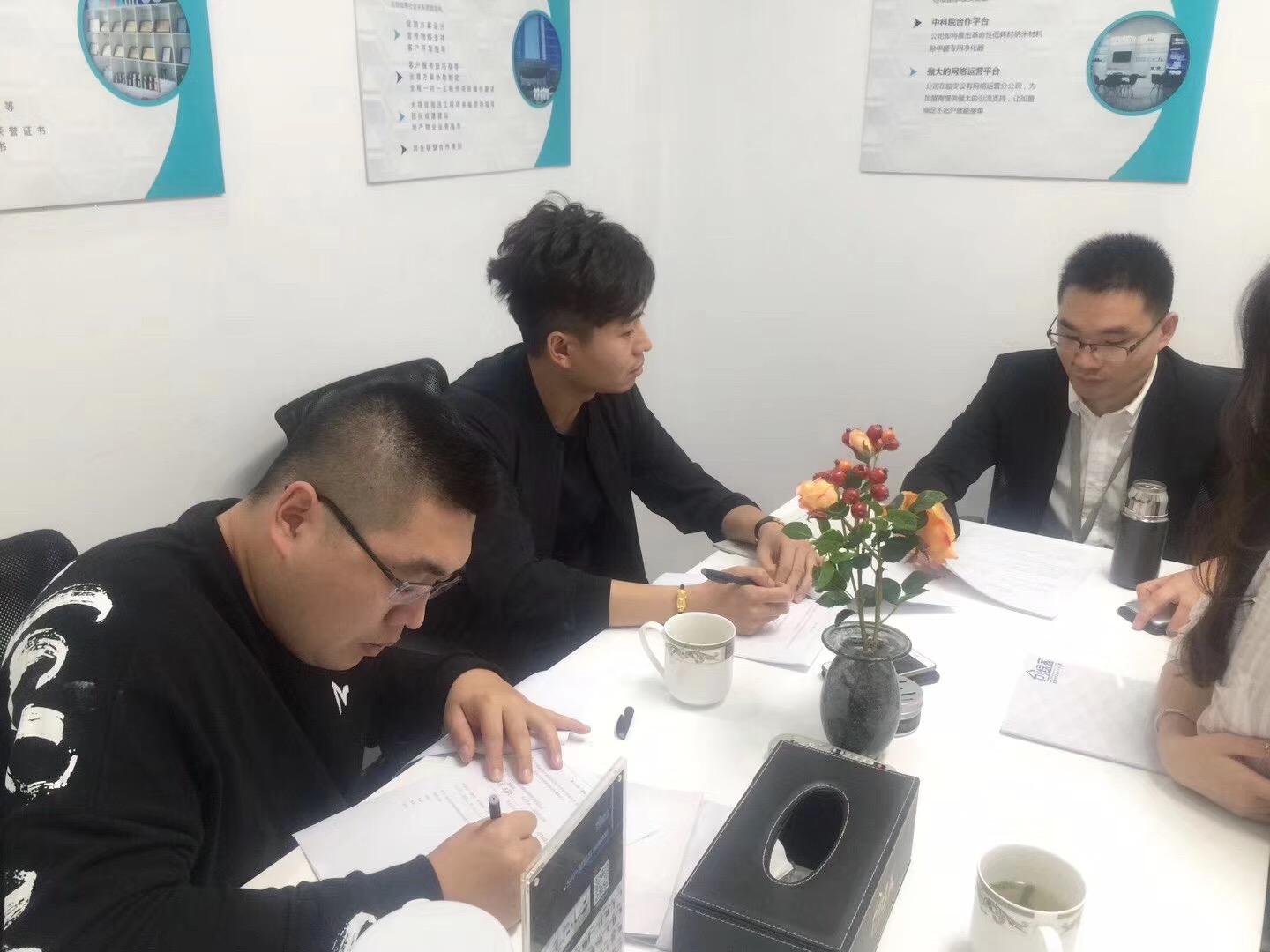 熱烈祝賀李總、王總簽約創綠家鞍山市區級代理！