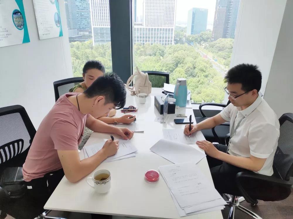 熱烈祝賀鄭總簽約創綠家廣東省廣州市區級代理！