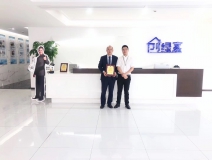 熱烈祝賀尚總、鄧總夫婦簽約創綠家四川省市級代理！